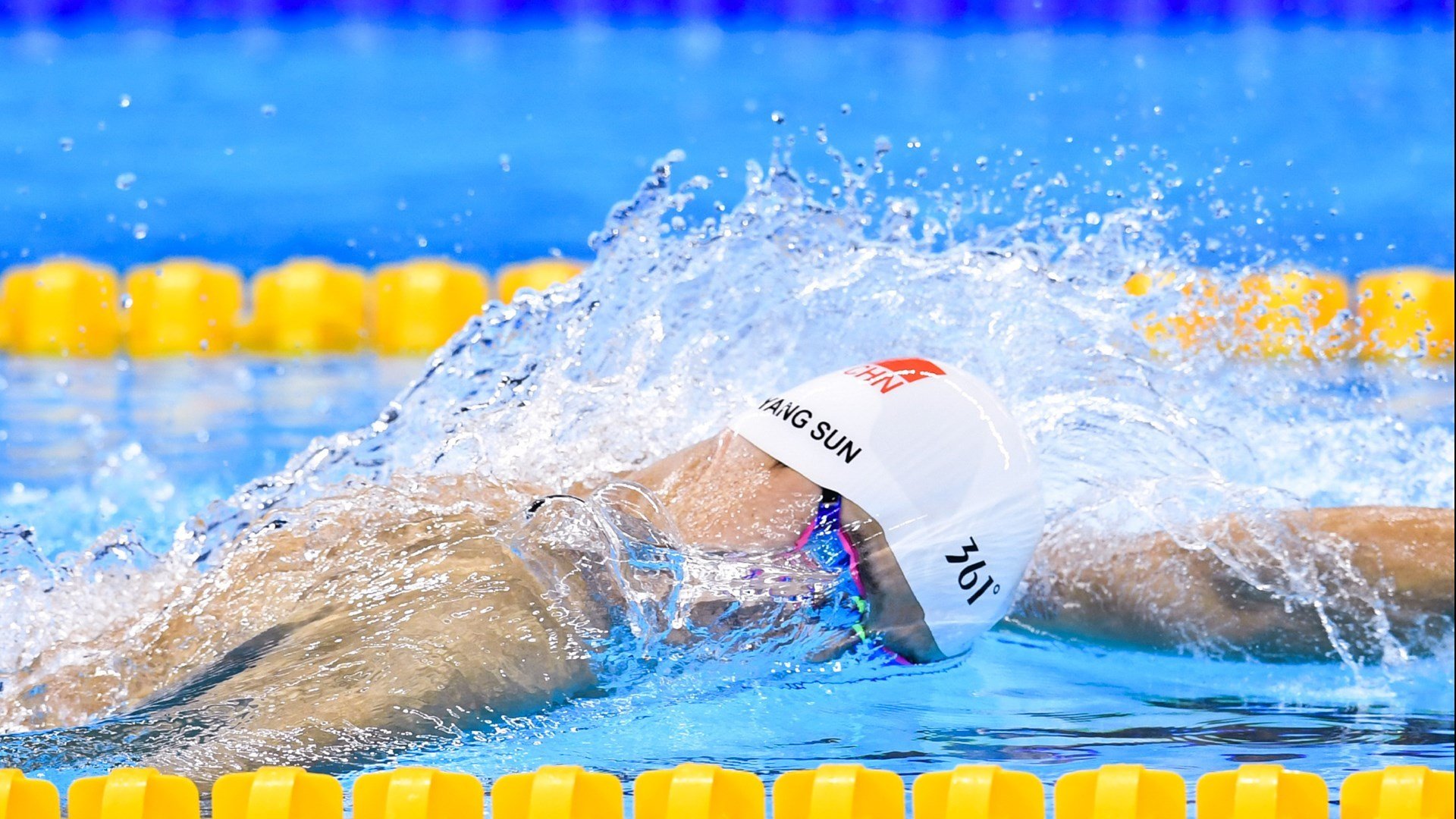 推动校园足球“长足”发展，打造青少年成长摇篮，校园足球中长期发展规划